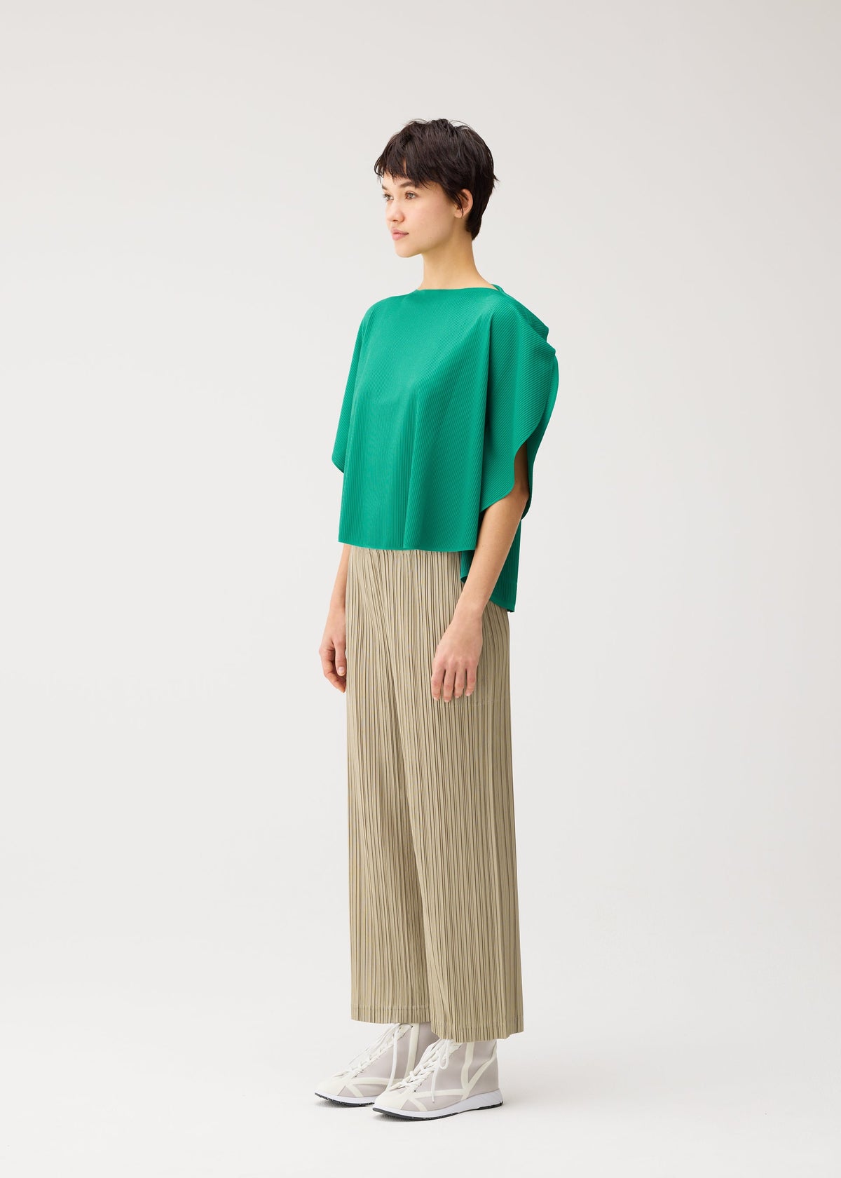 A model wears the PLEATS PLEASE ISSEY MIYAKE A-POC SLICE a-poc-slice-shirt-white.
