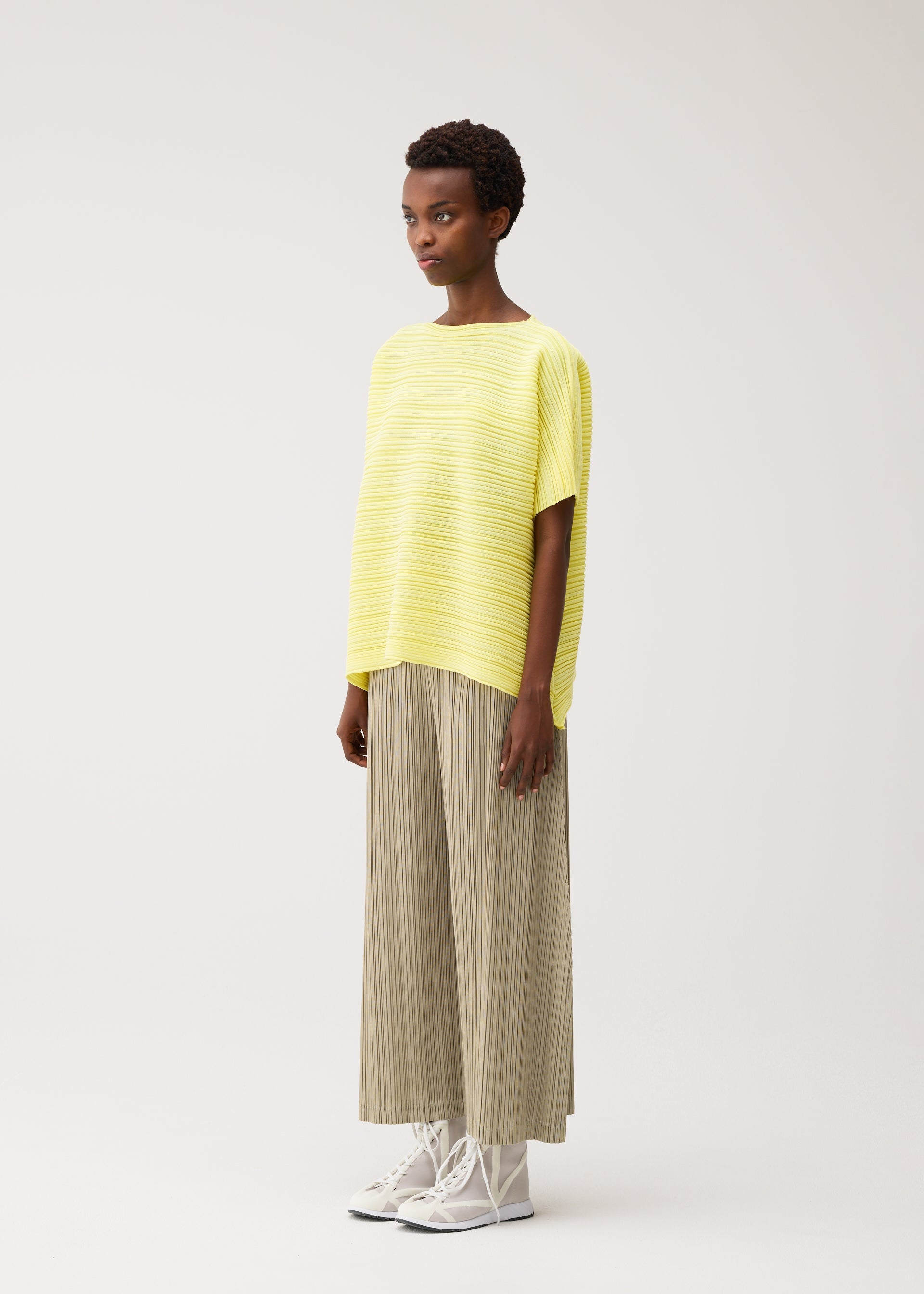PAPER BOUNCE KNIT Shirt White – ISSEY MIYAKE EU