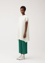 A model wears the PLEATS PLEASE ISSEY MIYAKE PAPER BOUNCE KNIT paper-bounce-knit-shirt-white-2.