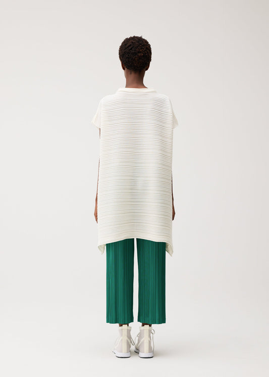 A model wears the PLEATS PLEASE ISSEY MIYAKE PAPER BOUNCE KNIT paper-bounce-knit-shirt-white-2.