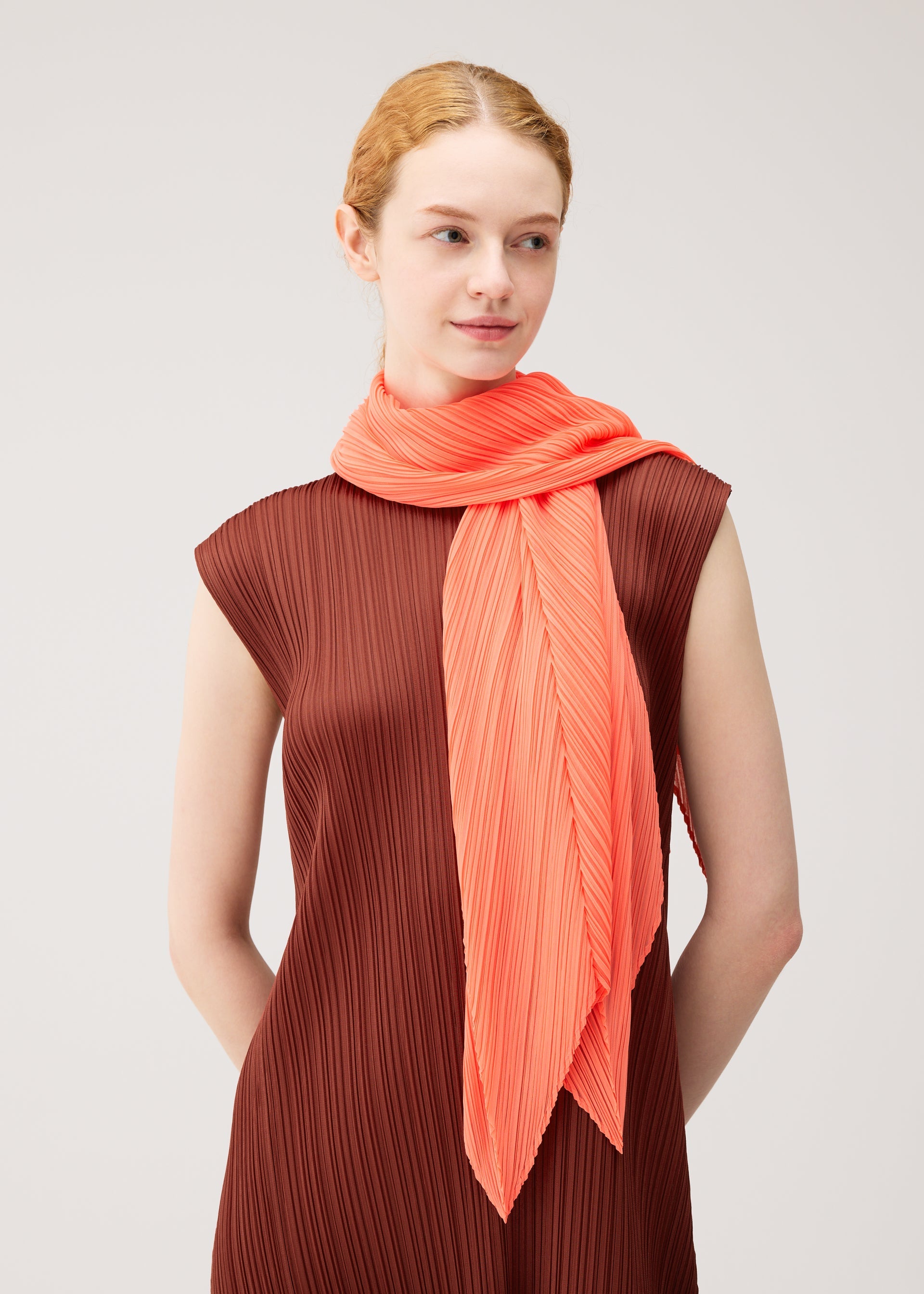 MONTHLY SCARF SEPTEMBER Stole Pastel Green – ISSEY MIYAKE EU