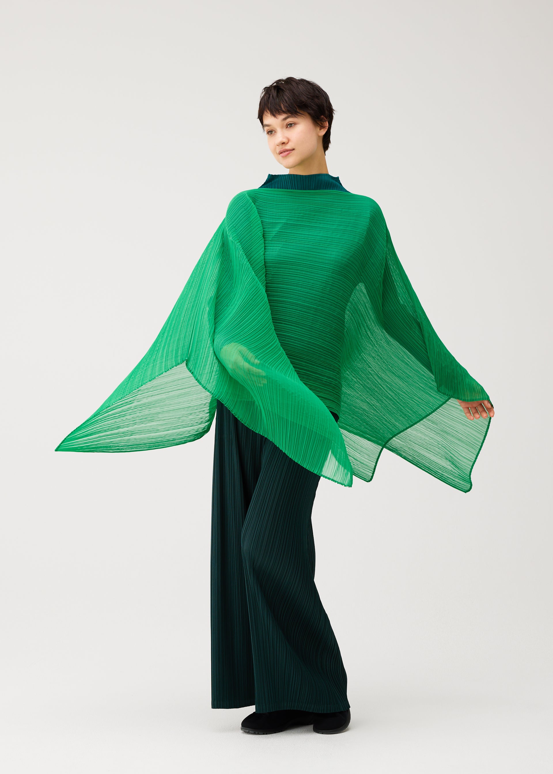 ISSEY MIYAKE FETE ストール グリーン系 MADAME-T OCTOBER Stole Green – ISSEY MIYAKE EU