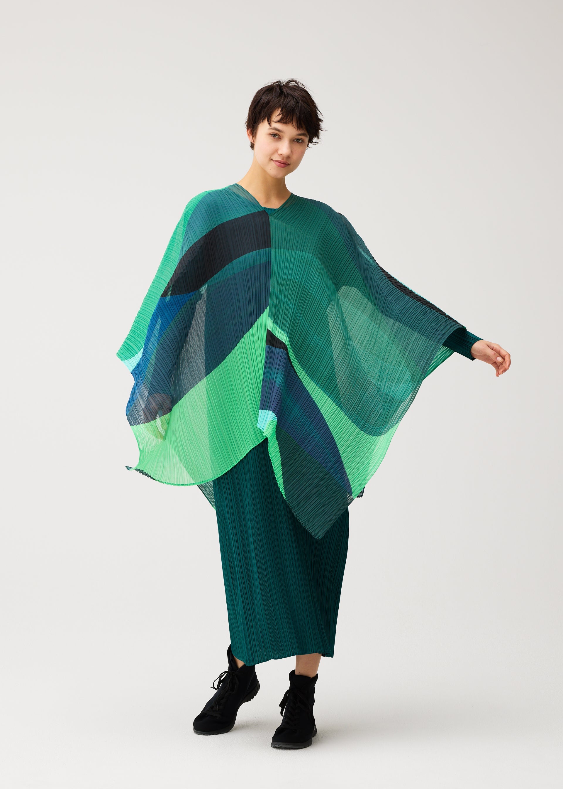 ORBIT MADAME-T Stole Green – ISSEY MIYAKE EU