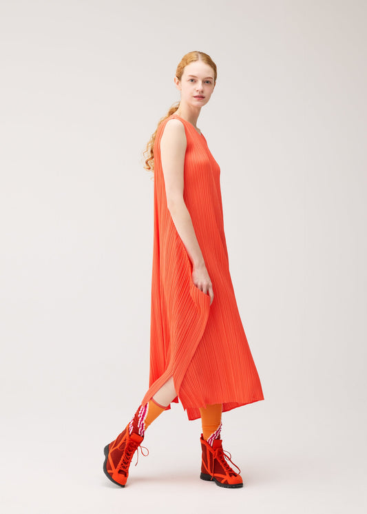 A model wears the PLEATS PLEASE ISSEY MIYAKE WOW! SOCKS socks.